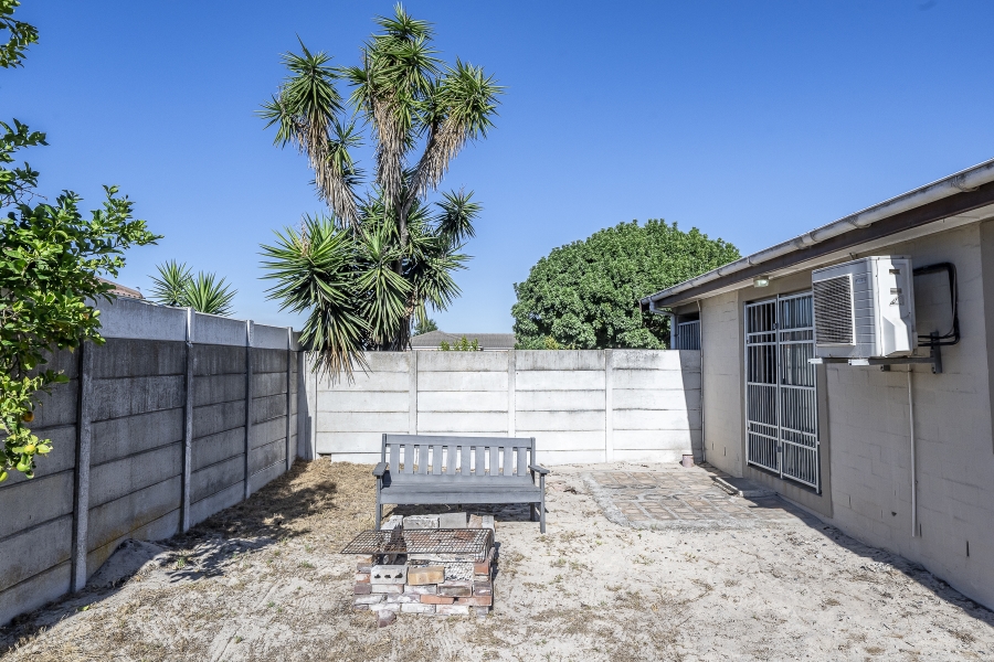 3 Bedroom Property for Sale in De Oude Spruit Western Cape